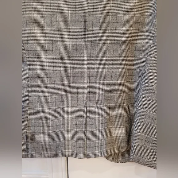 Blazer - Picture 4 of 4